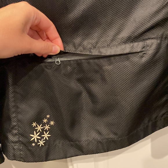 Wind river Wind Breaker Black Jacket with Pink Zipper Zippered Pocket on Back - Picture 3 of 4